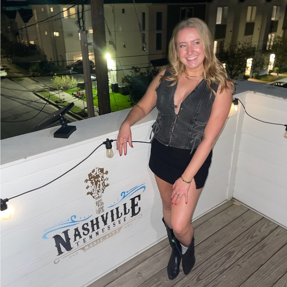 Meet your Posher, Holly - Picture 1 of 4